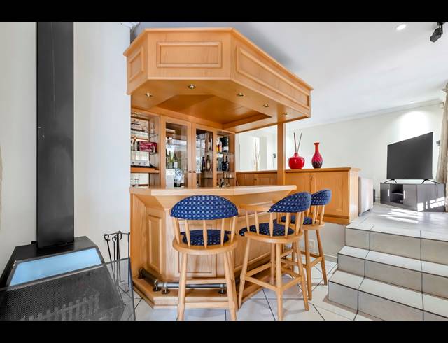 5 BEDROOM HOUSE FOR SALE IN FERNDALE